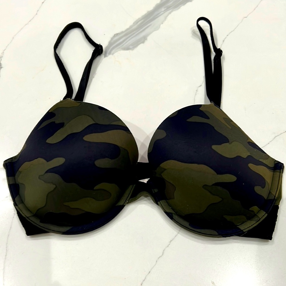 PINK Victoria’s Secret wear everywhere tshirt lightly lined bra